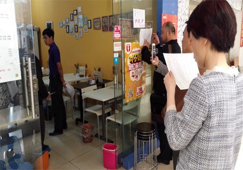 生活中心积极配合加强食品卫生安全检查11.jpg 生活中心积极配合加强食品卫生安全检查11.jpg