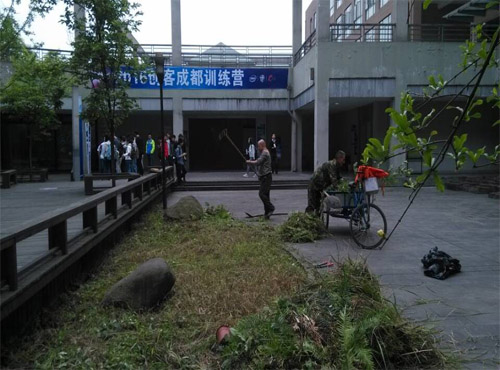 美化校园校园物业一直在路上33.jpg 美化校园校园物业一直在路上33.jpg
