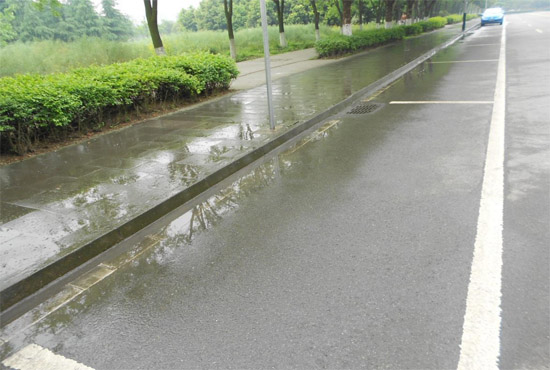 【校园新风貌】——校园物业环境绿化部外环道路清洗已完成33.jpg 【校园新风貌】——校园物业环境绿化部外环道路清洗已完成33.jpg