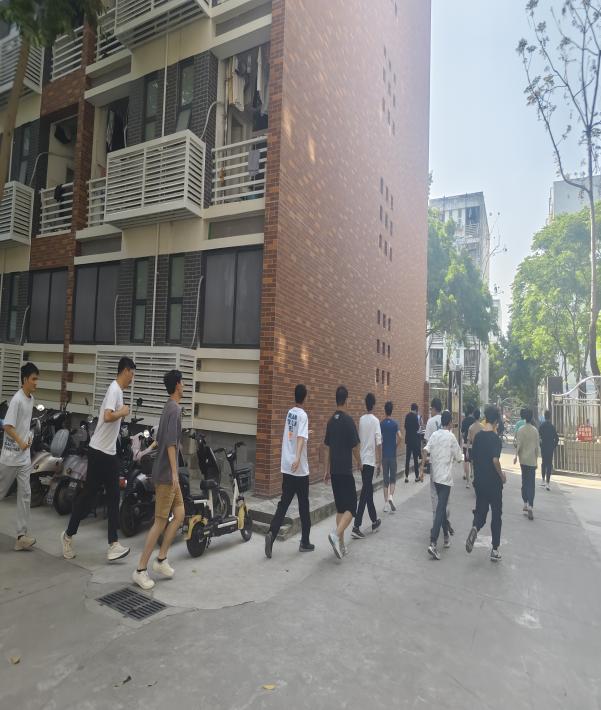 学生跑2