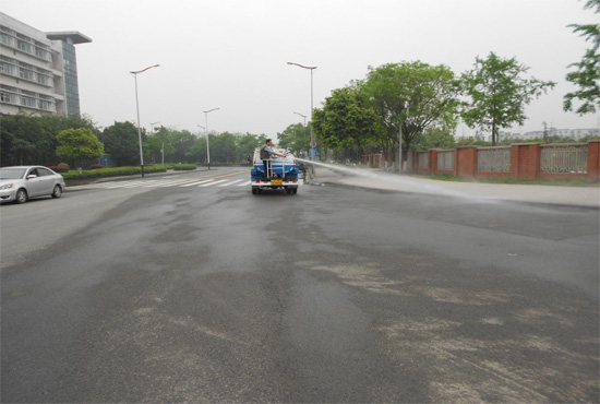 【校园新风貌】——校园物业环境绿化部外环道路清洗已完成11.jpg 【校园新风貌】——校园物业环境绿化部外环道路清洗已完成11.jpg